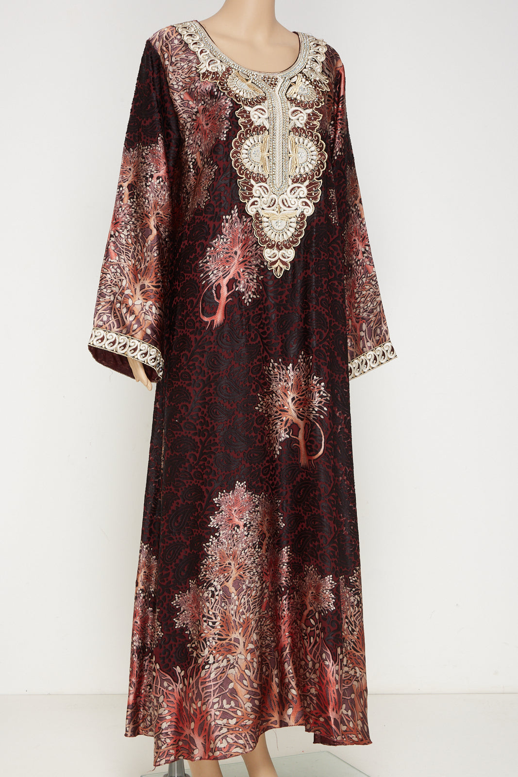 elegant dress in a simple blend.