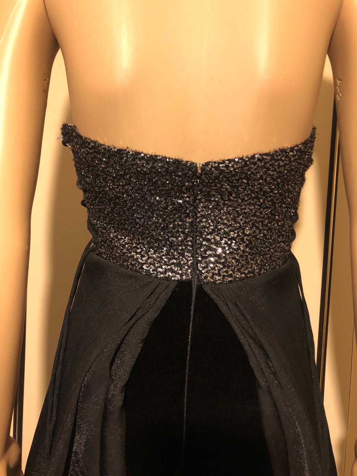 Brand new elegant dress in a simple blend.