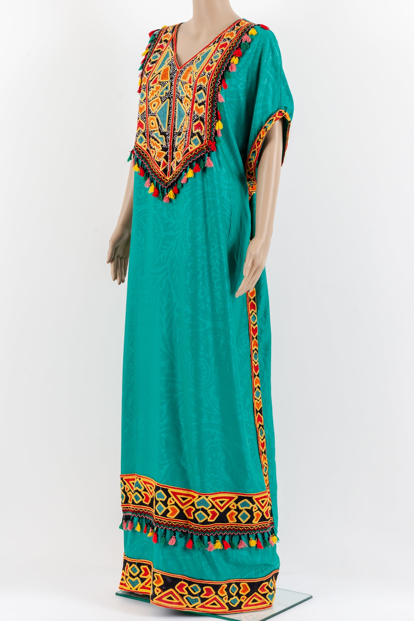 Classic embroidered Arabic Style Jalabiyah free size.