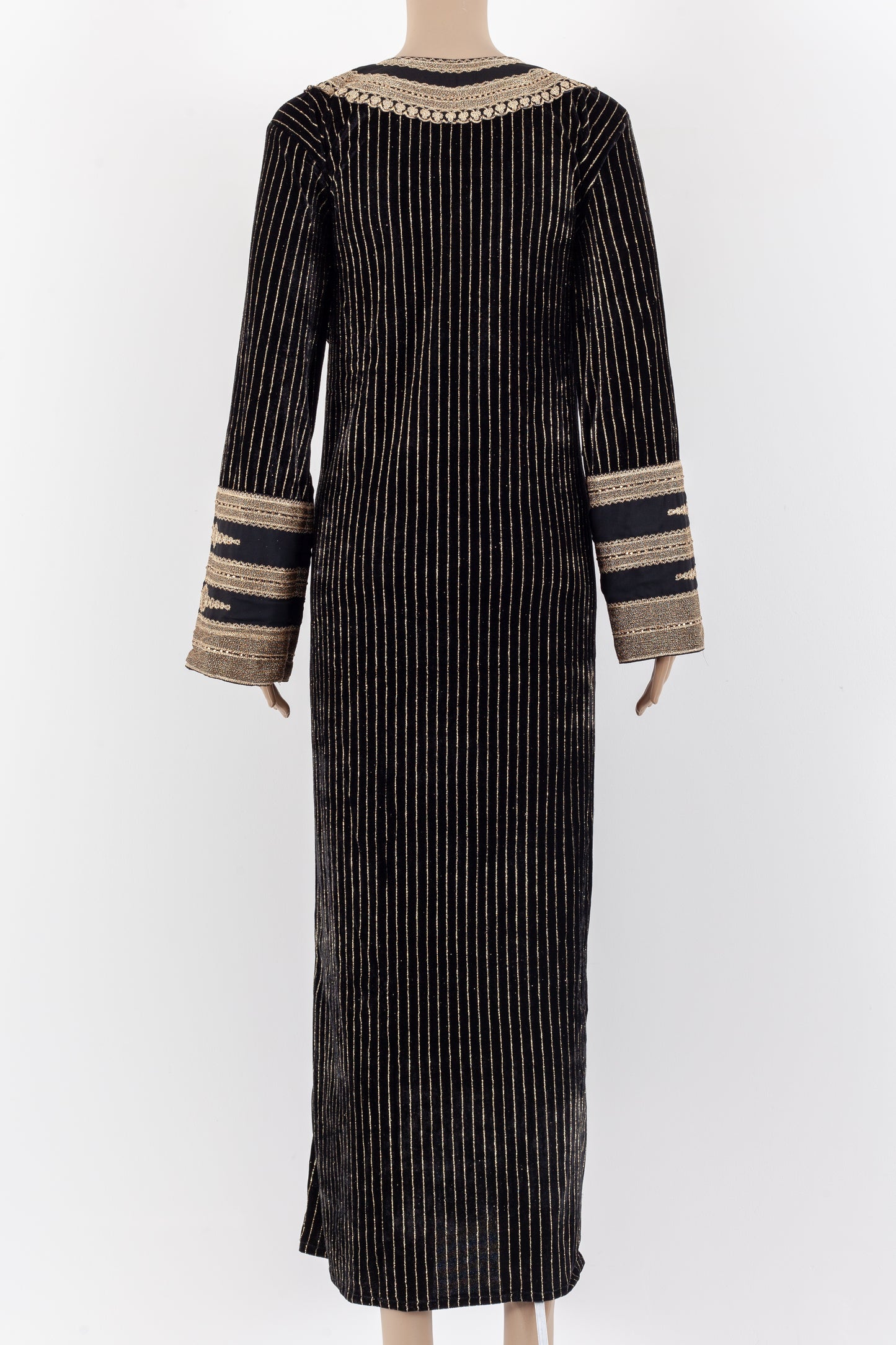 Edit your wardrobe with our brand new
colourfull classics.