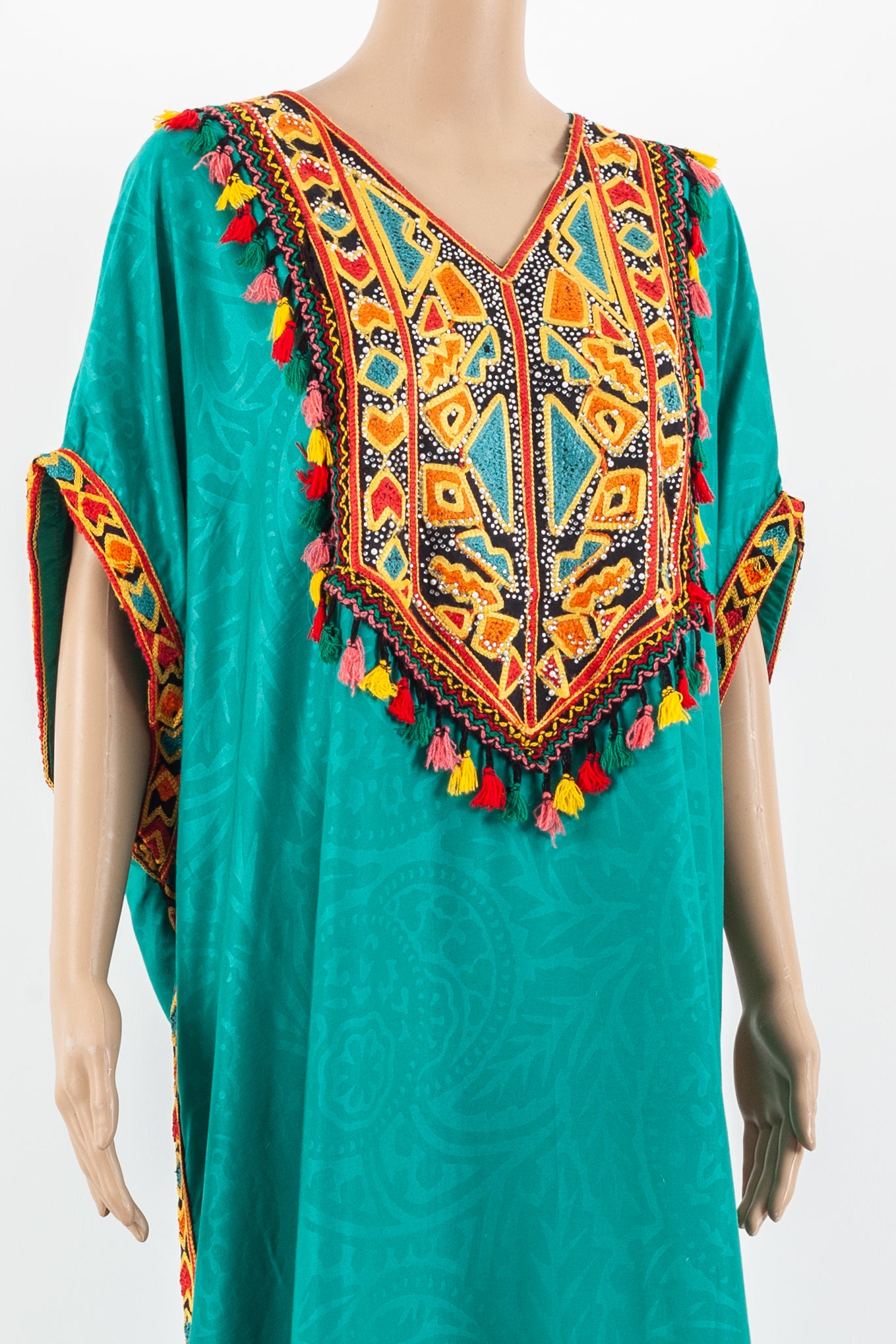 Classic embroidered Arabic Style Jalabiyah free size.