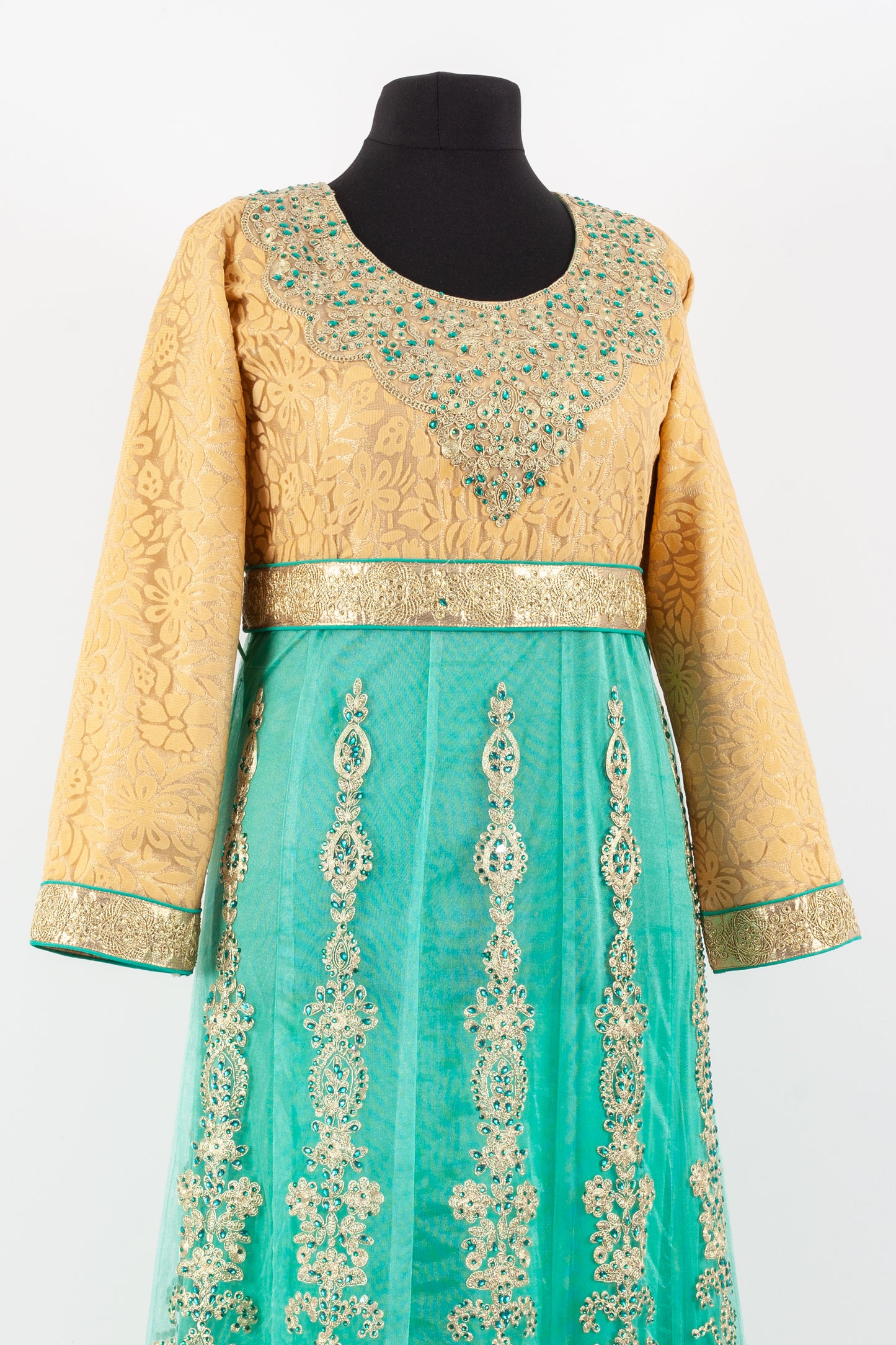 Versatile jalabiyah piece that can be dressed in all right places