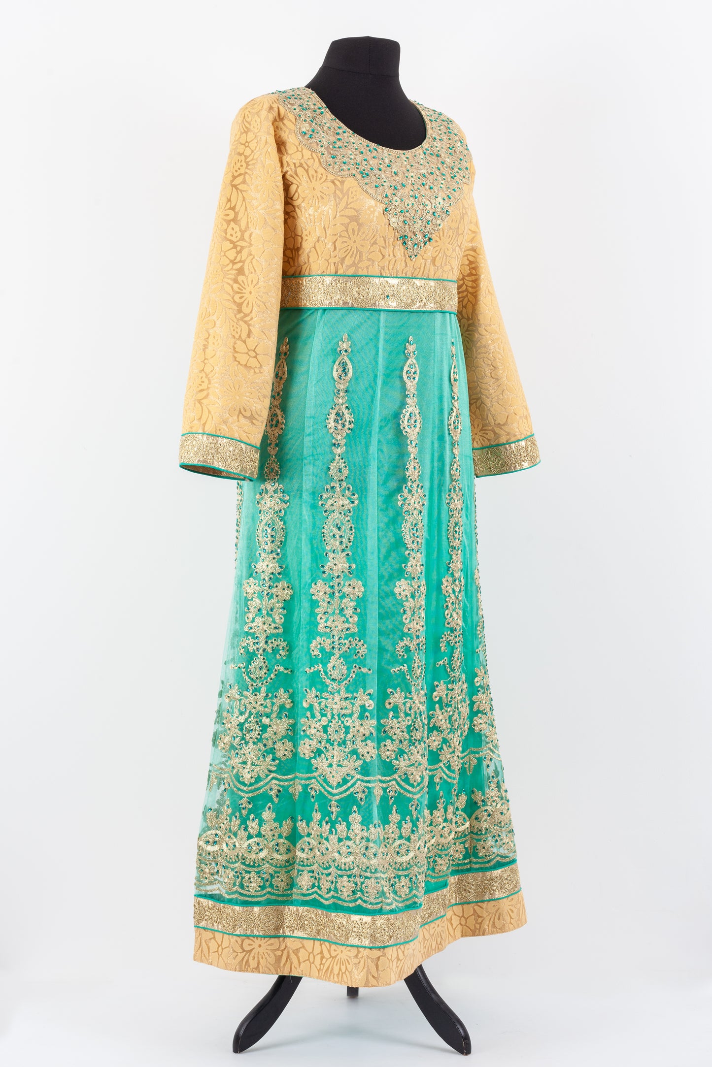 Versatile jalabiyah piece that can be dressed in all right places