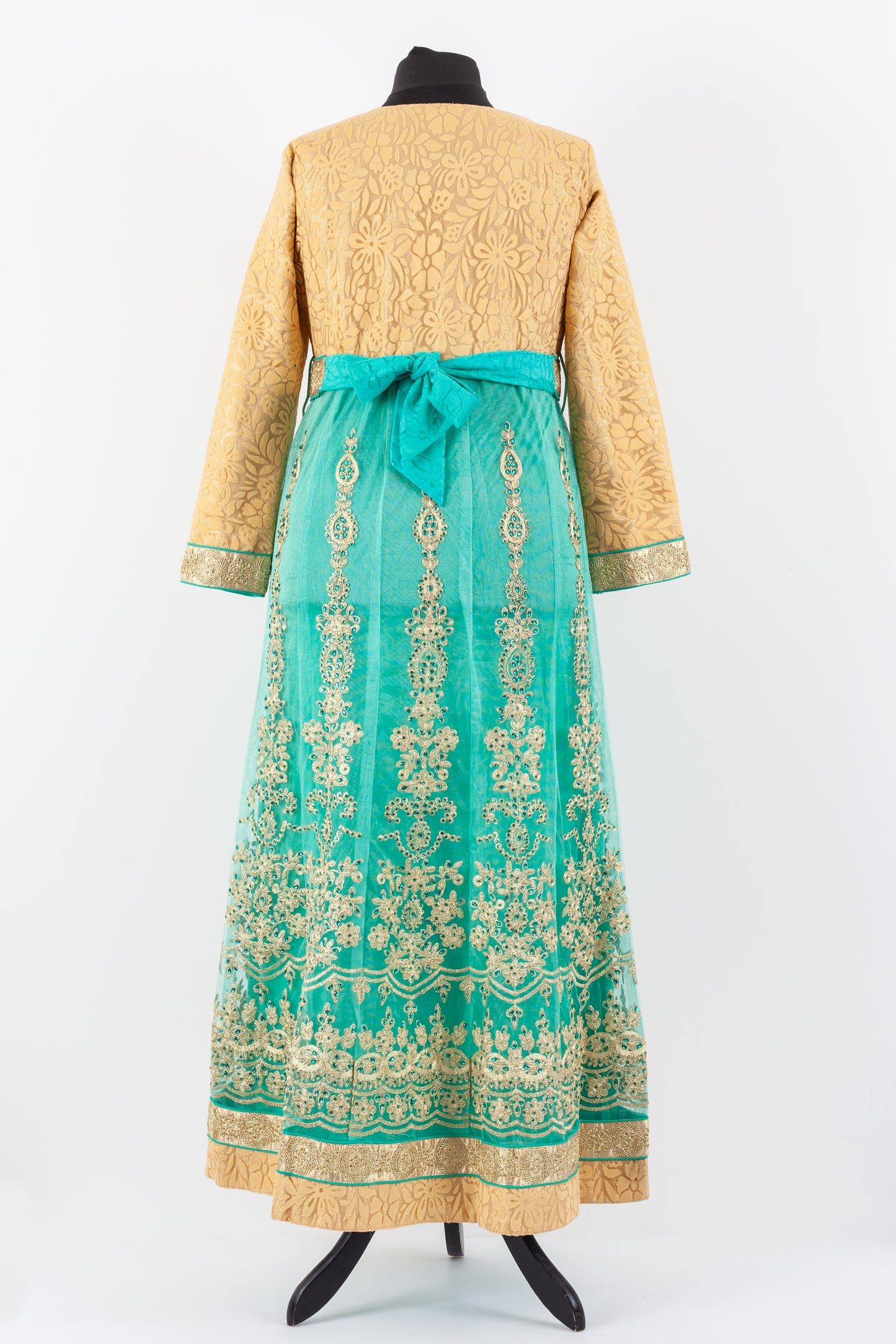 Versatile jalabiyah piece that can be dressed in all right places