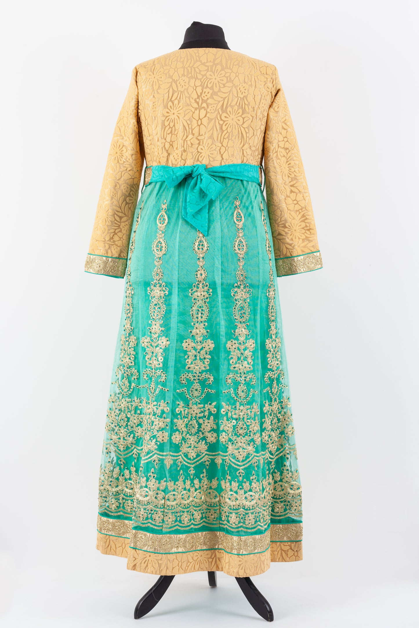 Versatile jalabiyah piece that can be dressed in all right places