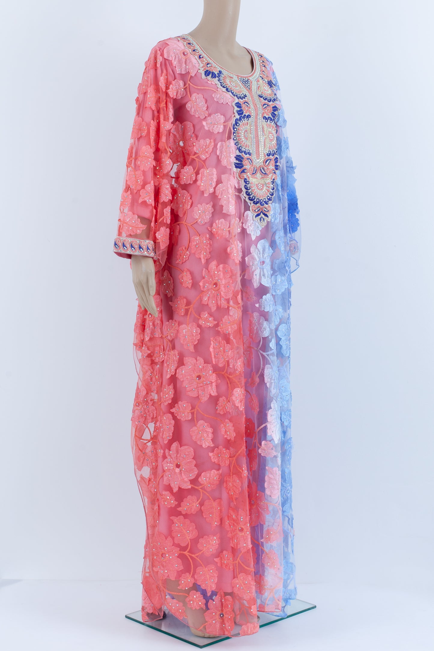 Netted kaftan Jalabiyah.