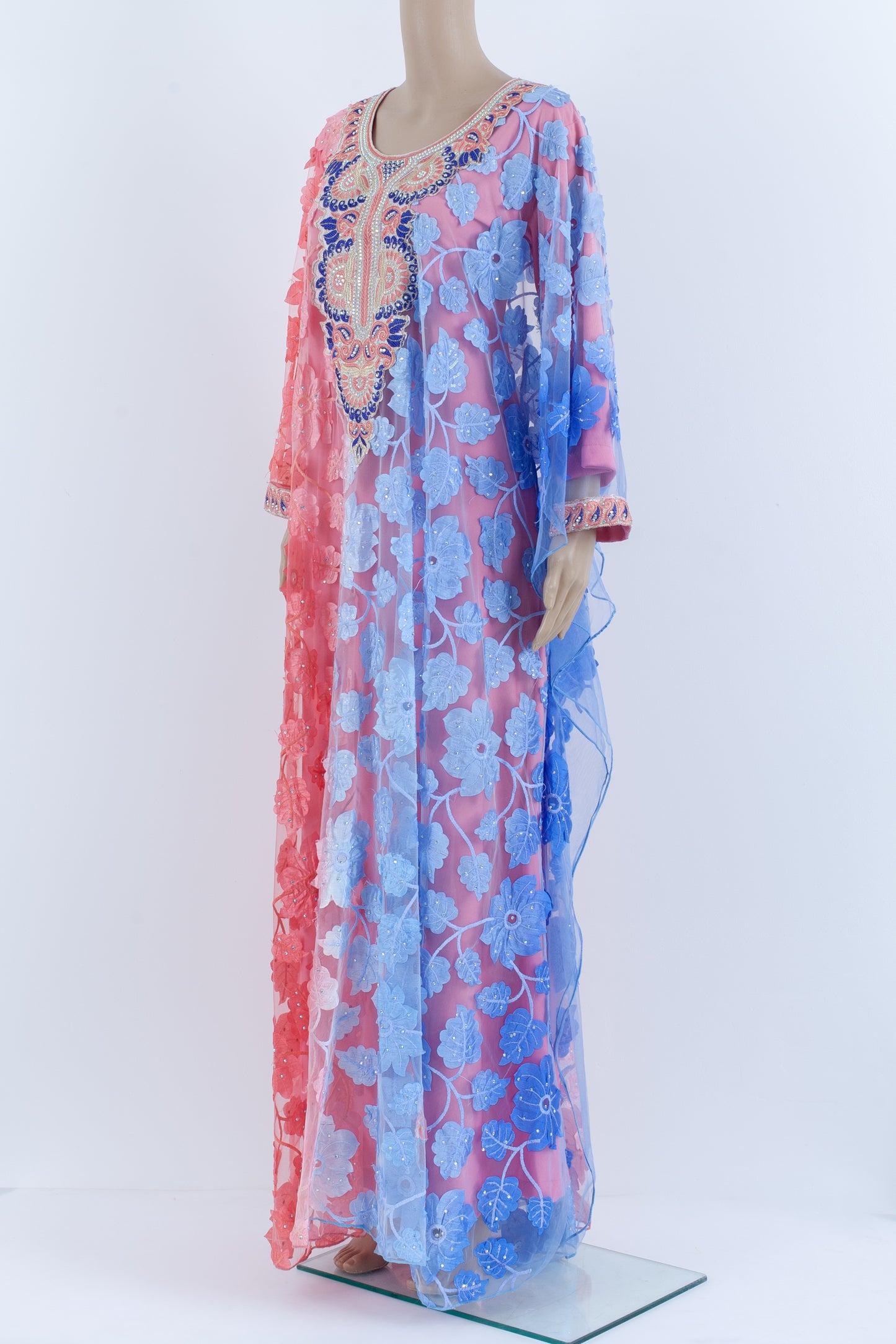 Netted kaftan Jalabiyah.