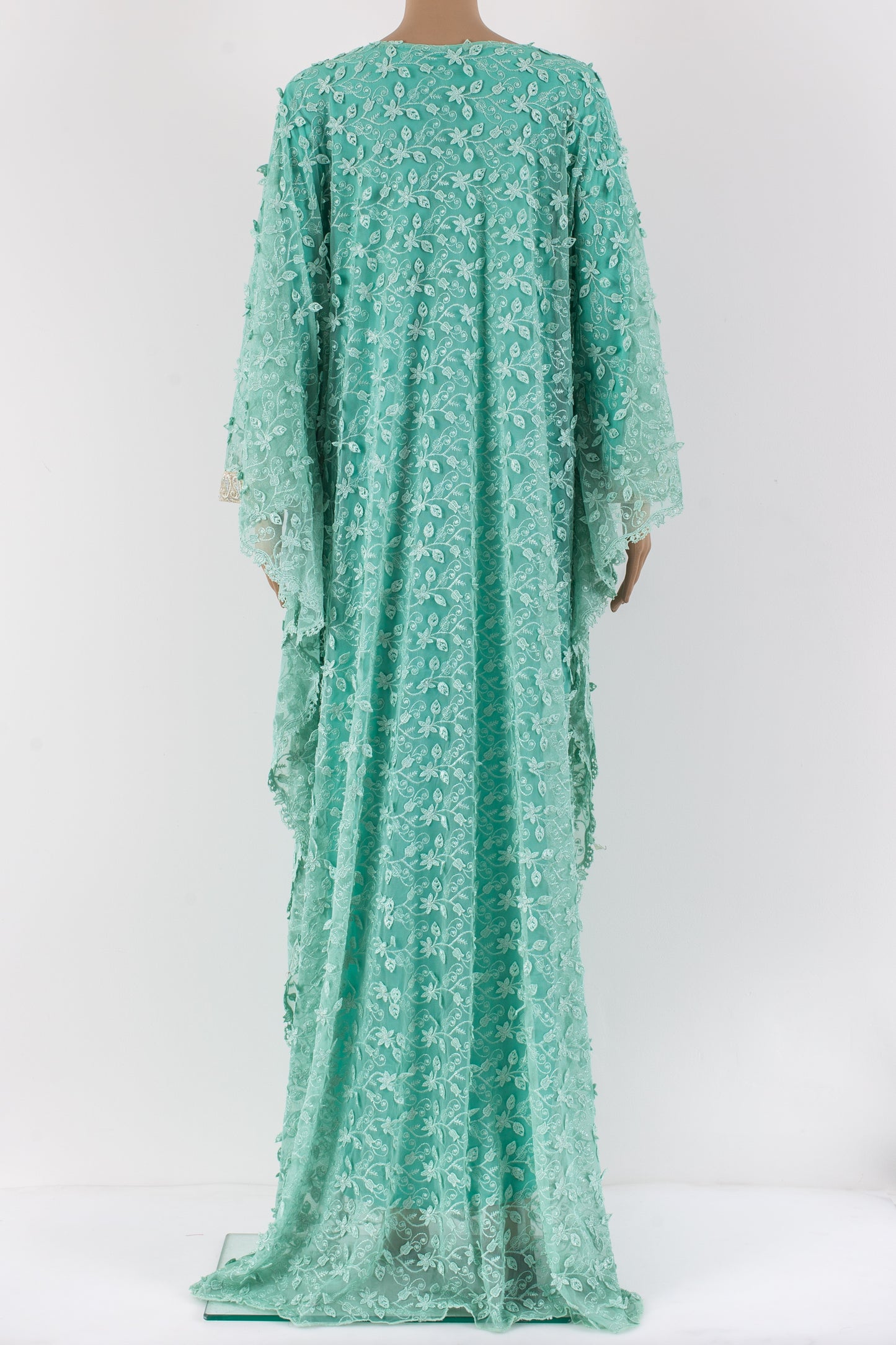 netted Jalabiyah kaftan.