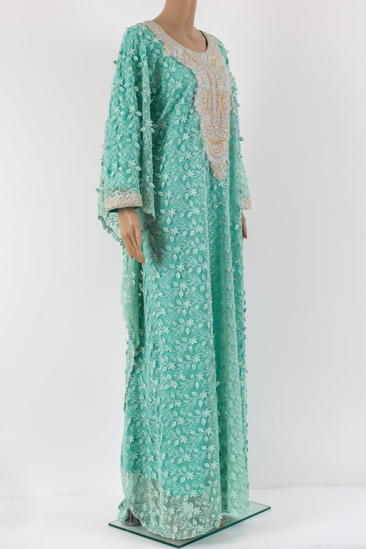 netted Jalabiyah kaftan.