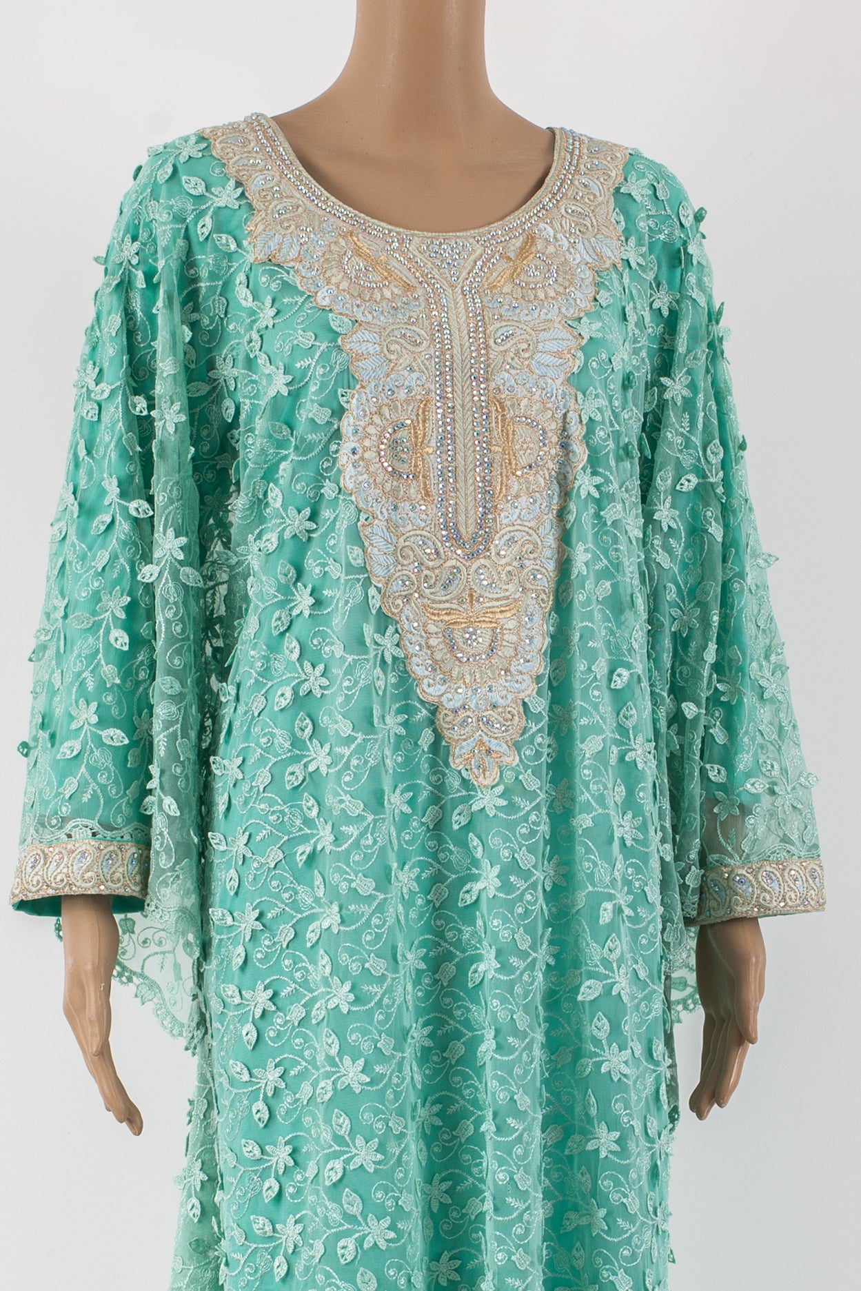 netted Jalabiyah kaftan.