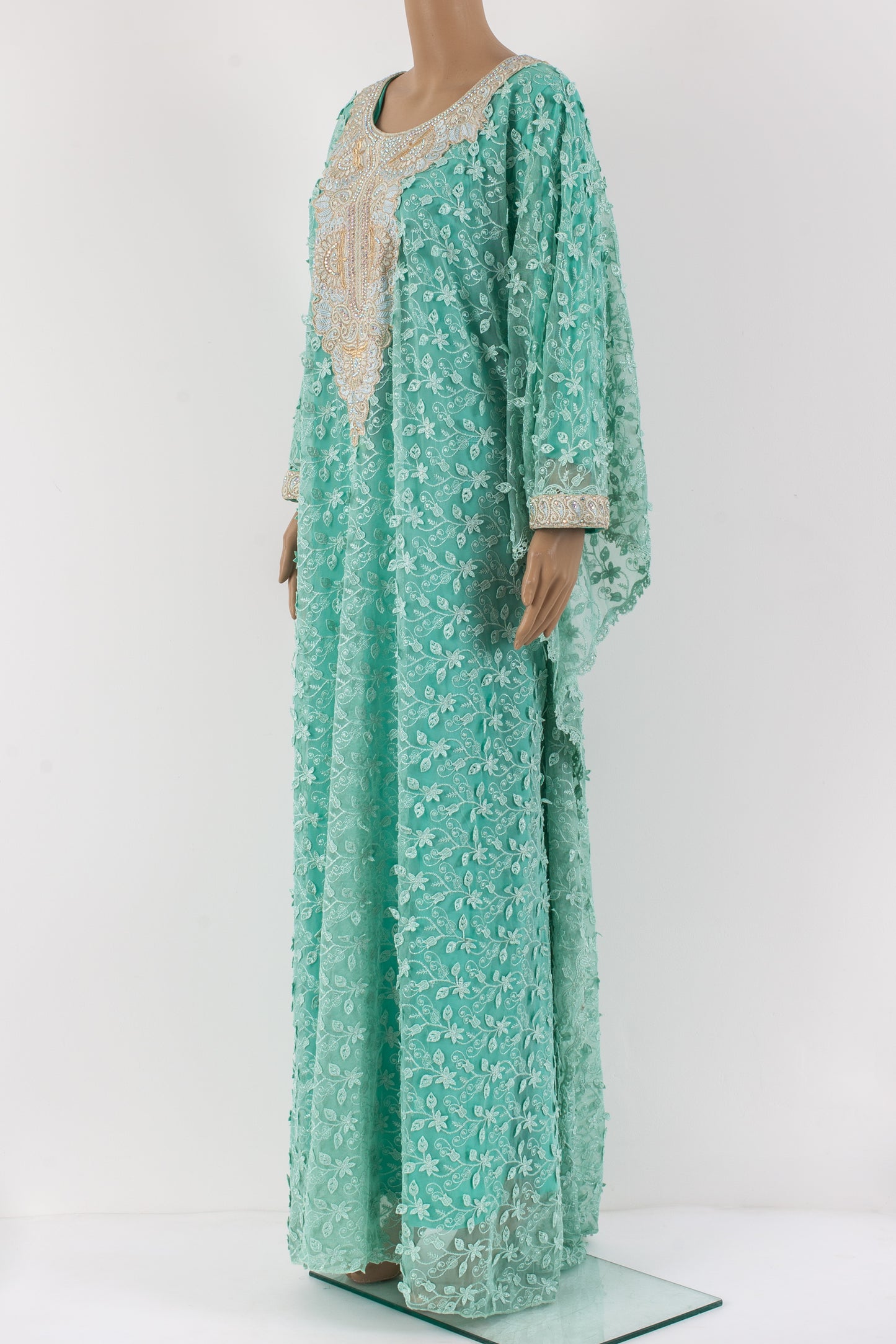 netted Jalabiyah kaftan.