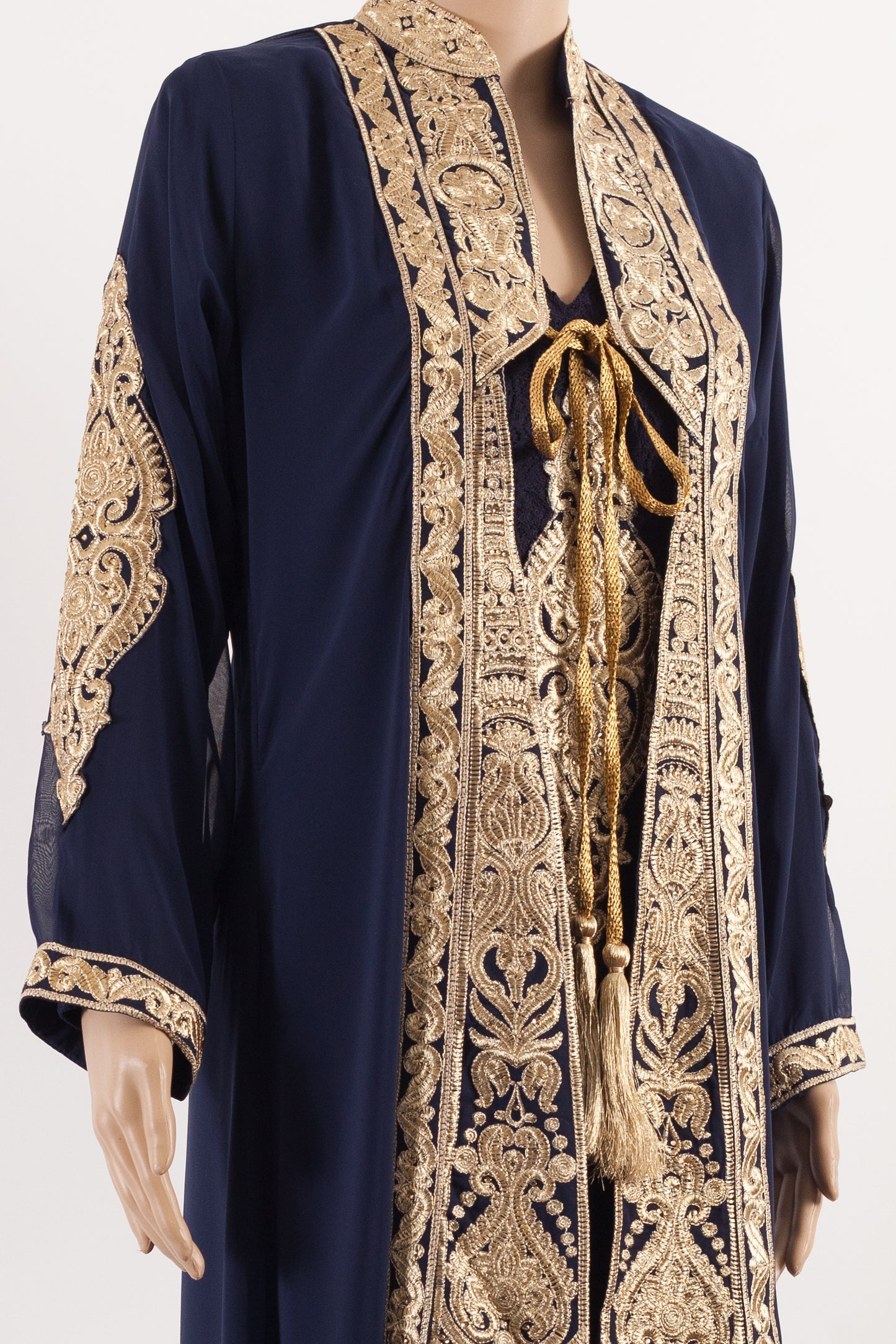 Jalabiyah farashah kaftan,a nice addition for your wardrobe .